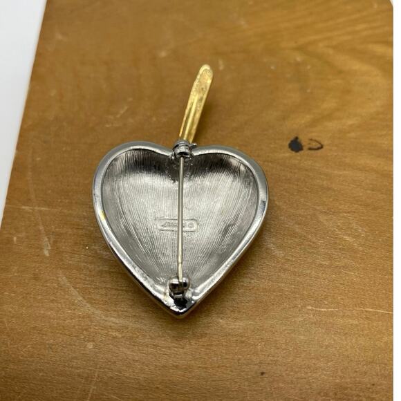 Vintage Monet heart brooch Vintage Signed Monet Gold & Silver Heart Shaped Pin - Picture 4 of 5
